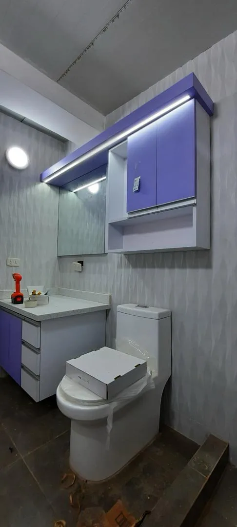 Baño de lujo con revestimiento premium