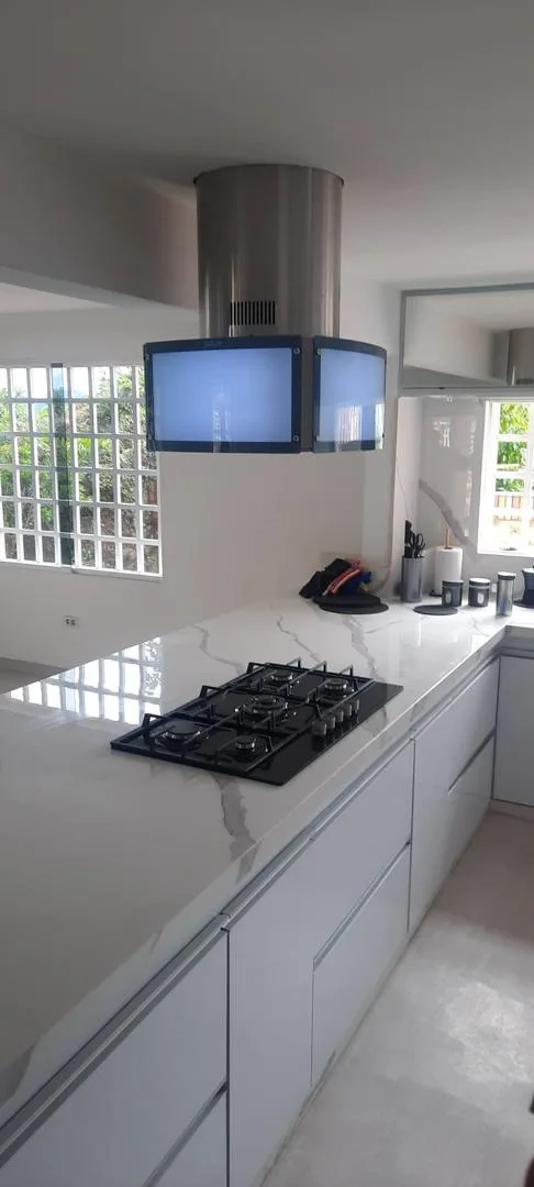 Cocina de lujo con madera Apamate
