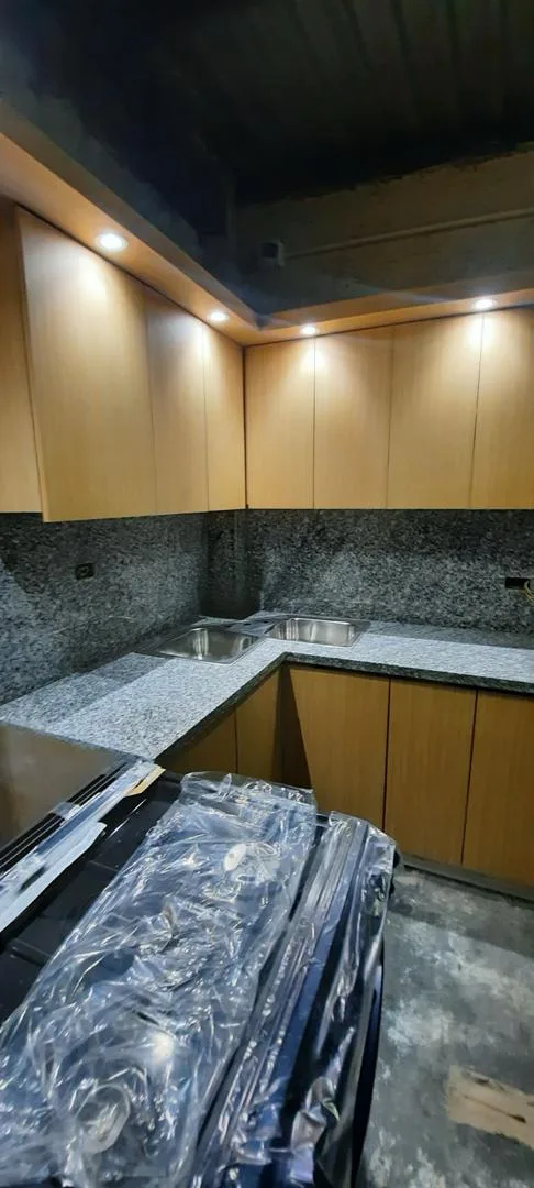Cocina con mesón de granito Caracas