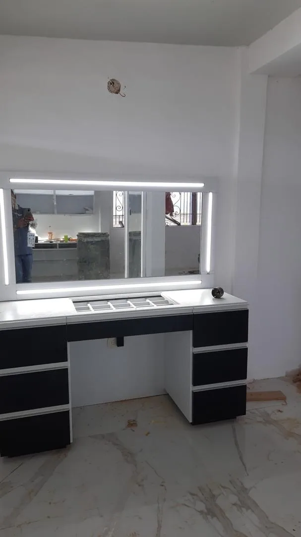 Closet a medida con madera Apamate